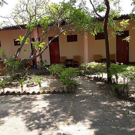 Shahira Hotel 尼拉瓦利 外观 照片